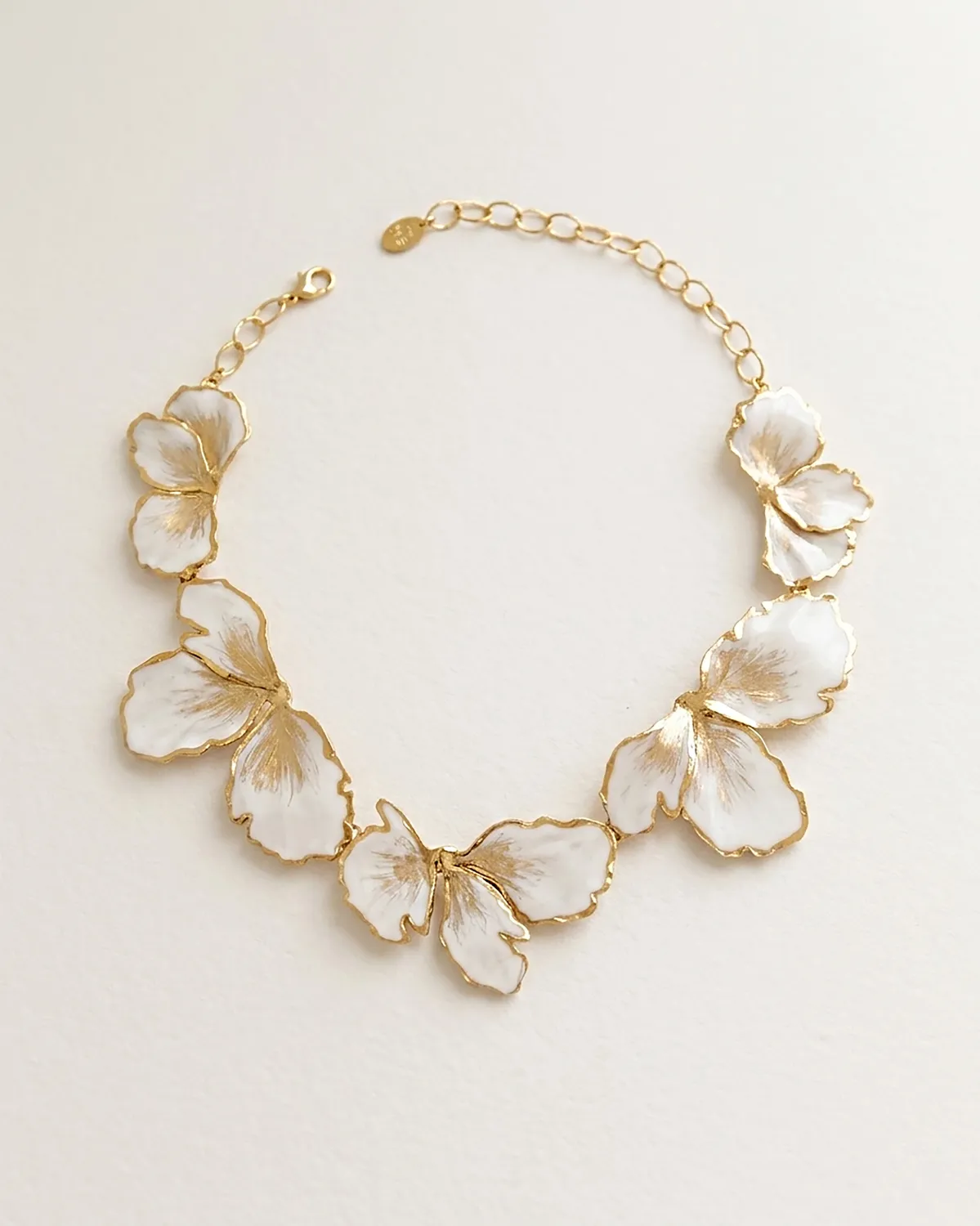 Elise Tsikis Némésis Hekate collier fleurs émaillé