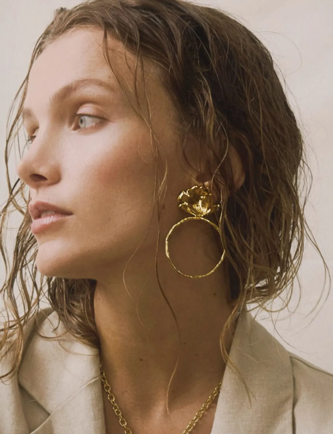 Elise Tsikis Thèbes boucles pendantes dorées