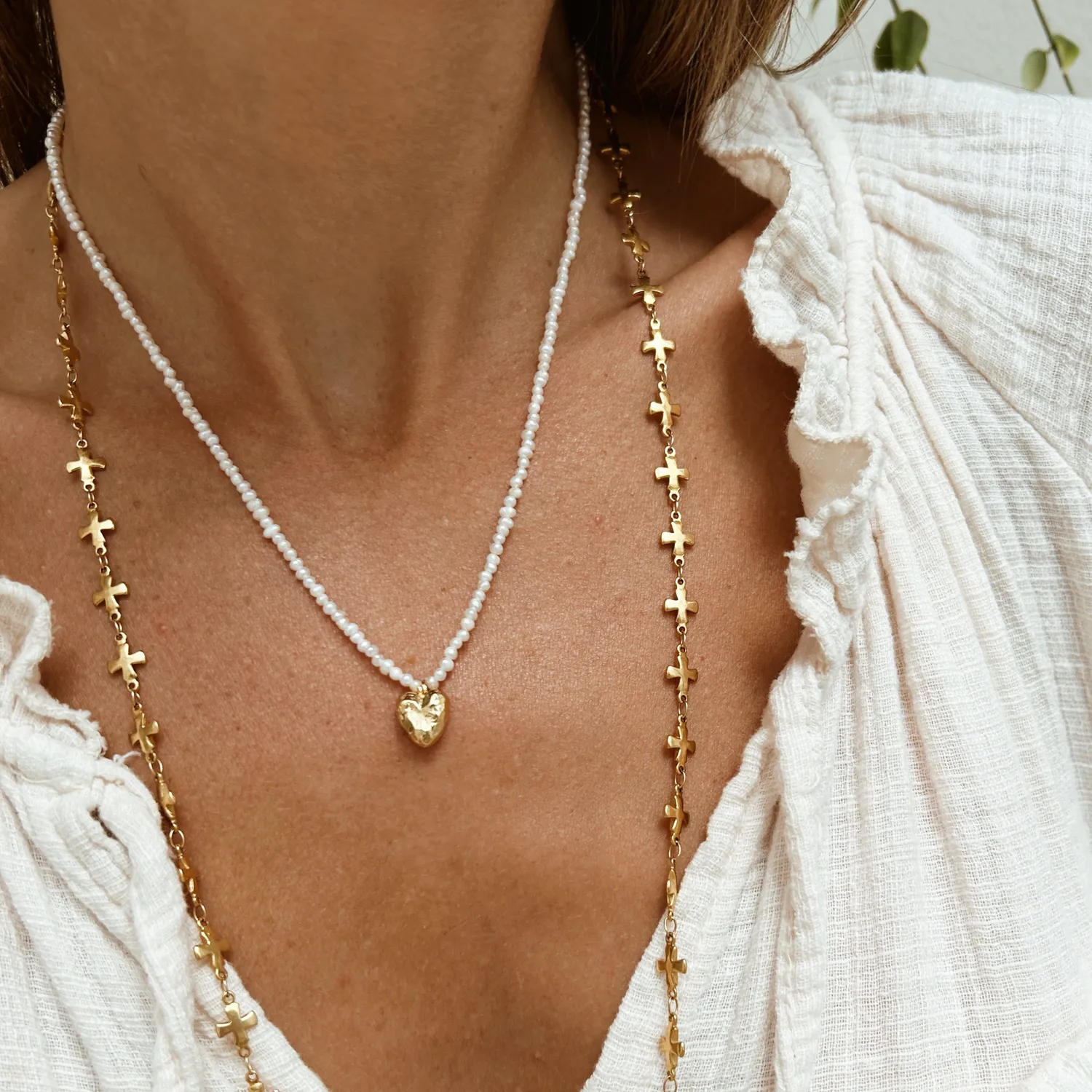 Elise Tsikis Fakiris collier perles d’eau douce blanc