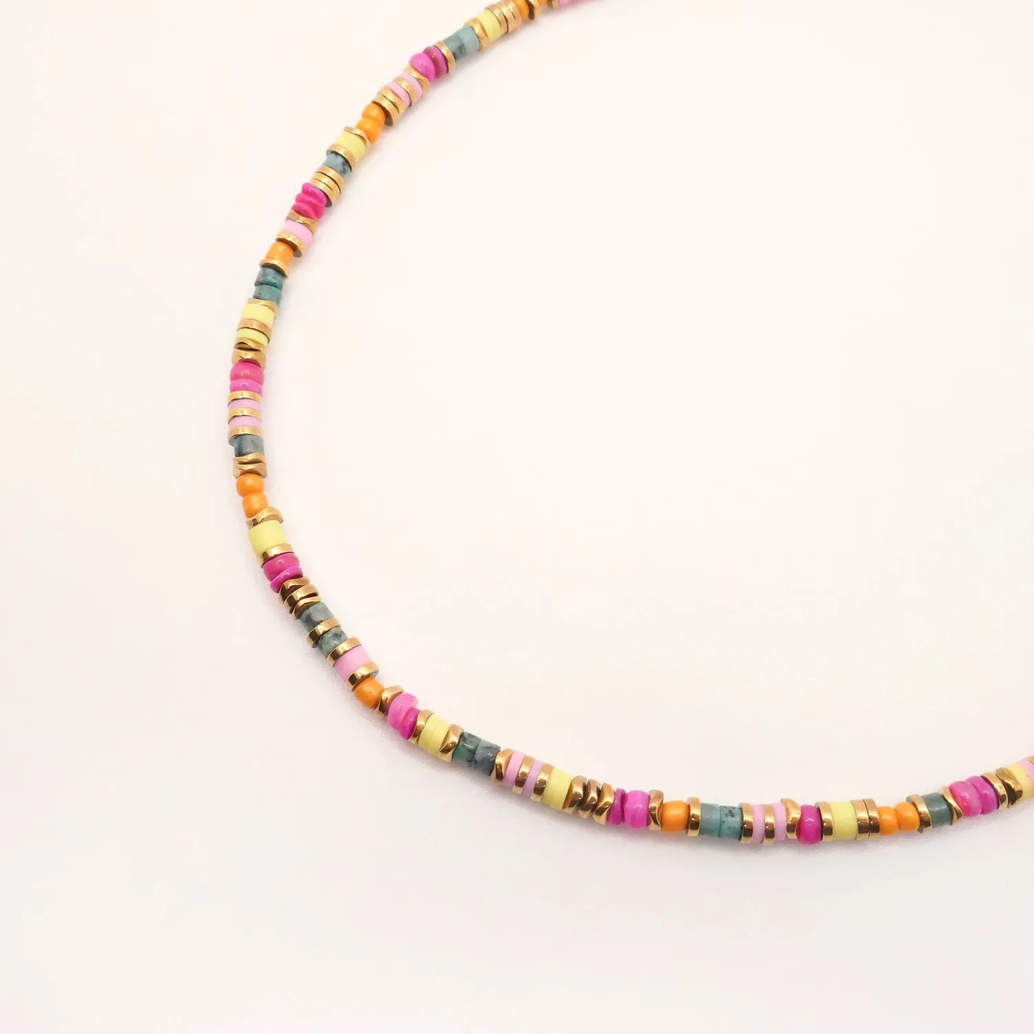 Cloralys Indy collier heishi multicolore 37 cm