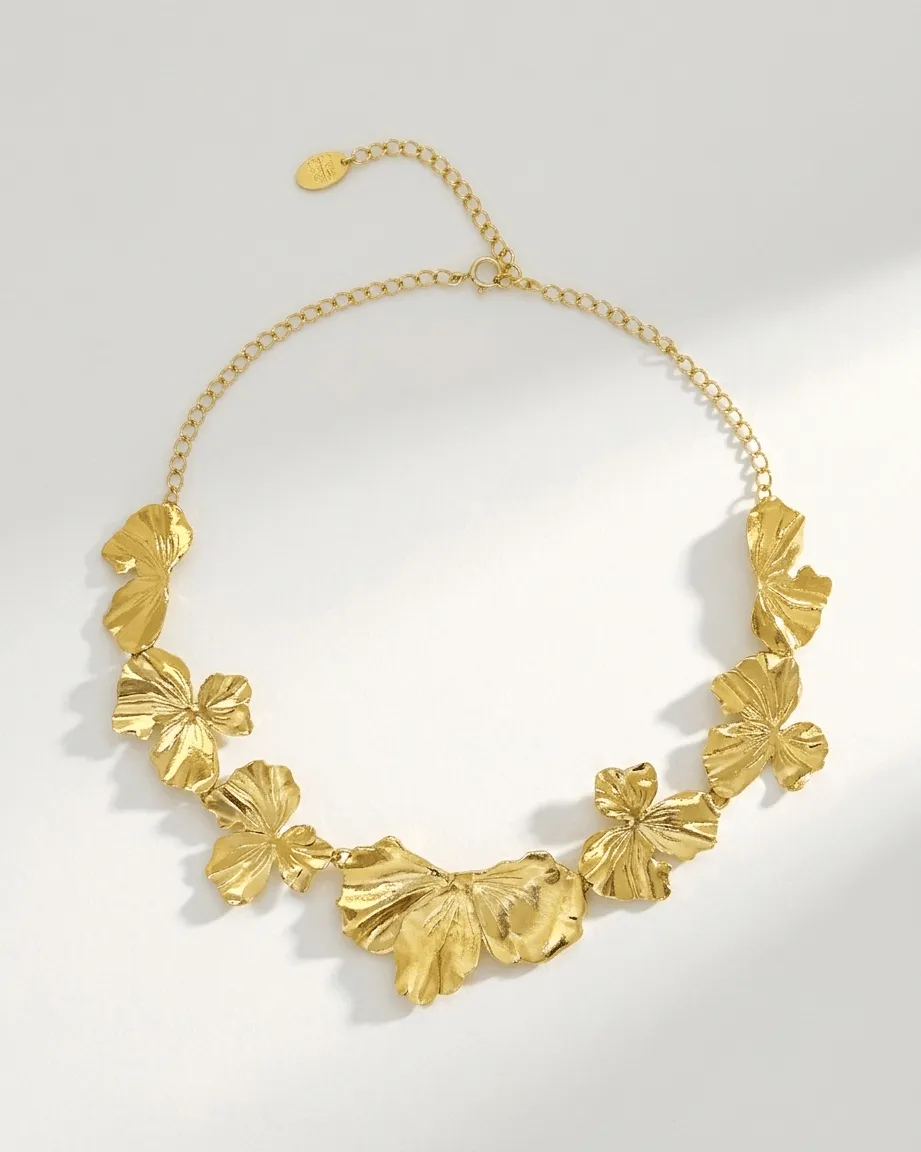 Elise Tsikis Némésis Anomera collier fleurs doré