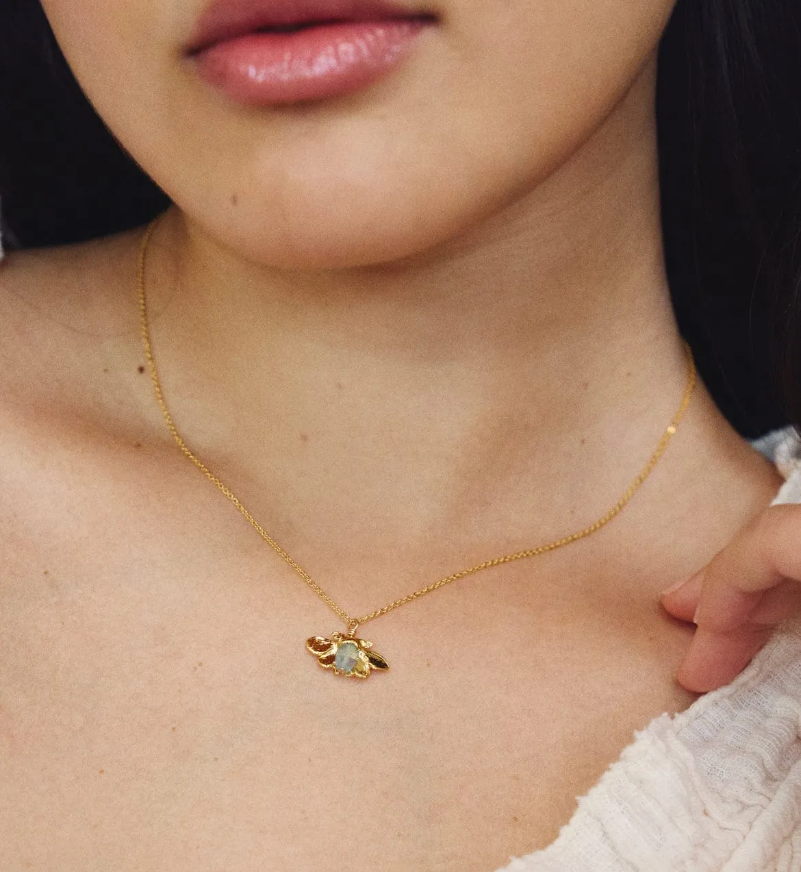 Elise Tsikis Morphée collier papillon de nuit doré archive