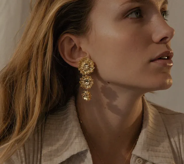 Elise Tsikis Calas Gold boucles d'oreilles doré clip