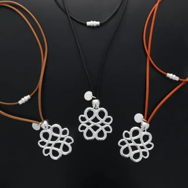 Secret de Cuir N°1590 sautoir cuir arabesque argenté