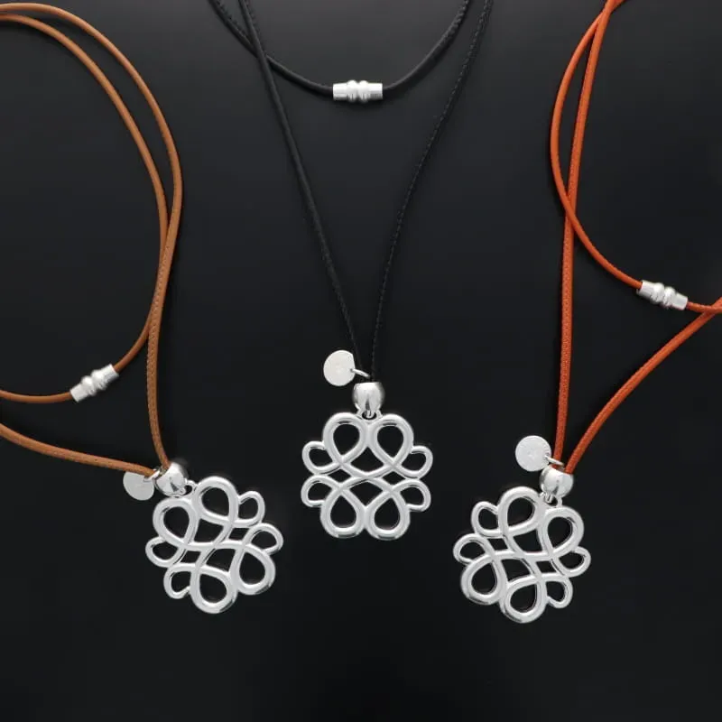 Secret de Cuir N°1590 sautoir cuir arabesque argenté