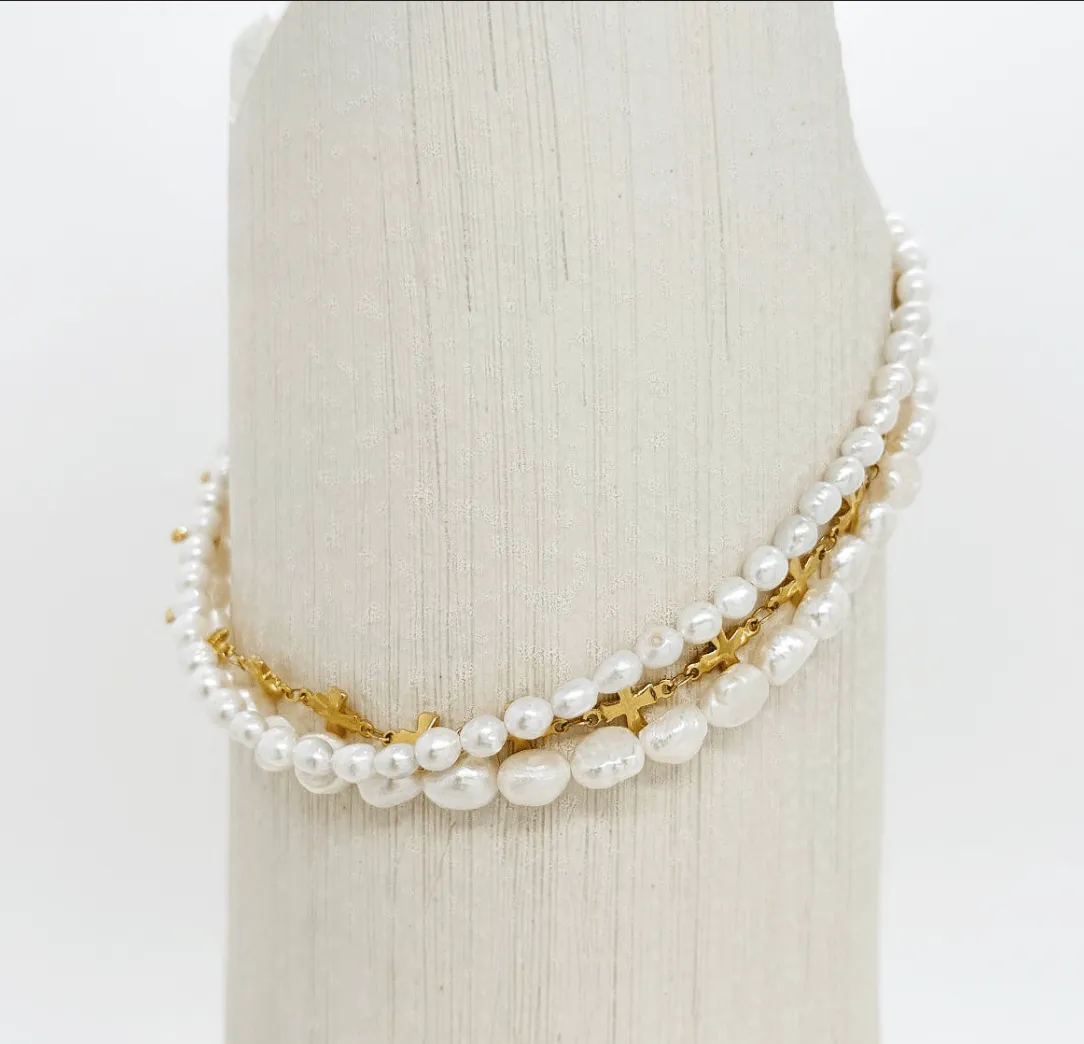Elise Tsikis Oia collier 3 rangs perles croix doré
