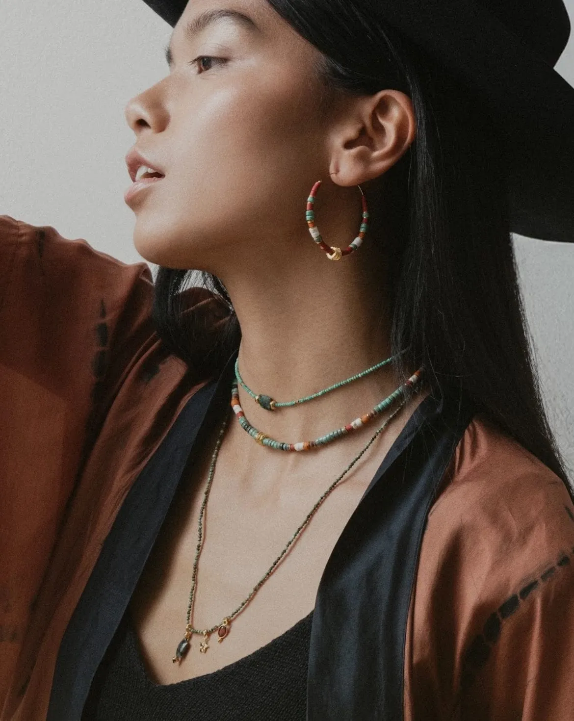 Elise Tsikis Meada collier blanc pierres naturelles