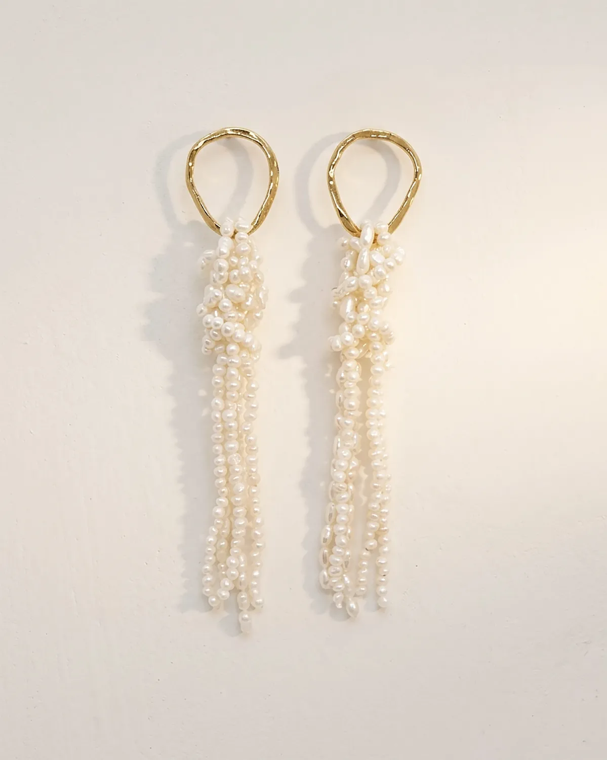 Elise Tsikis Aphrodite Vathiani boucles perles 9,5 cm