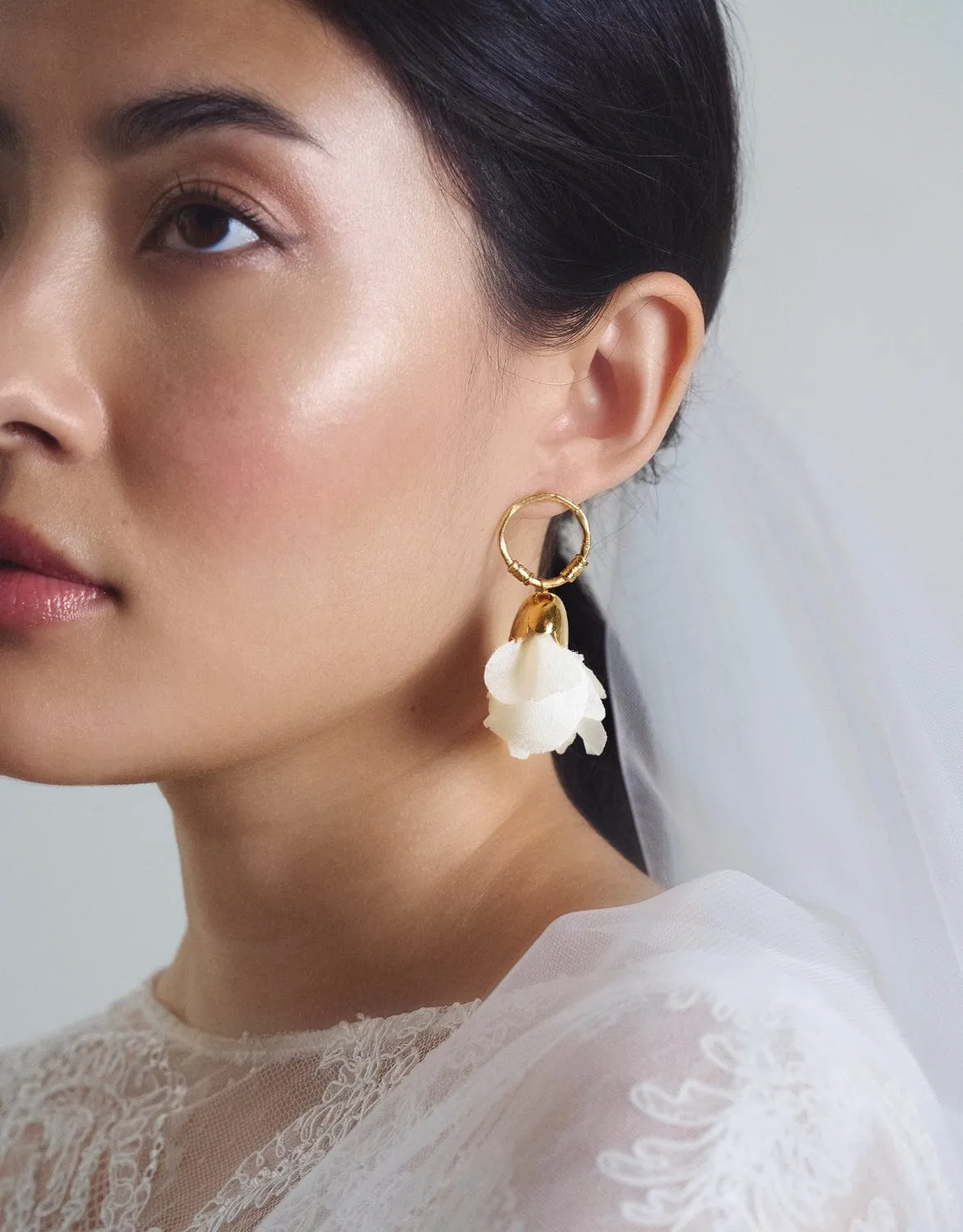 Elise Tsikis Dulcita boucles d'oreilles crème doré