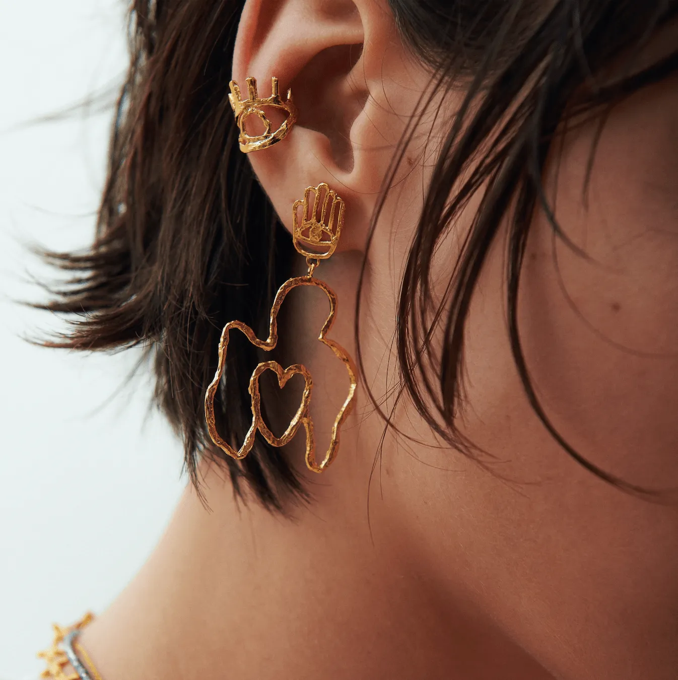 Elise Tsikis Cuerpomano boucles ange dorées
