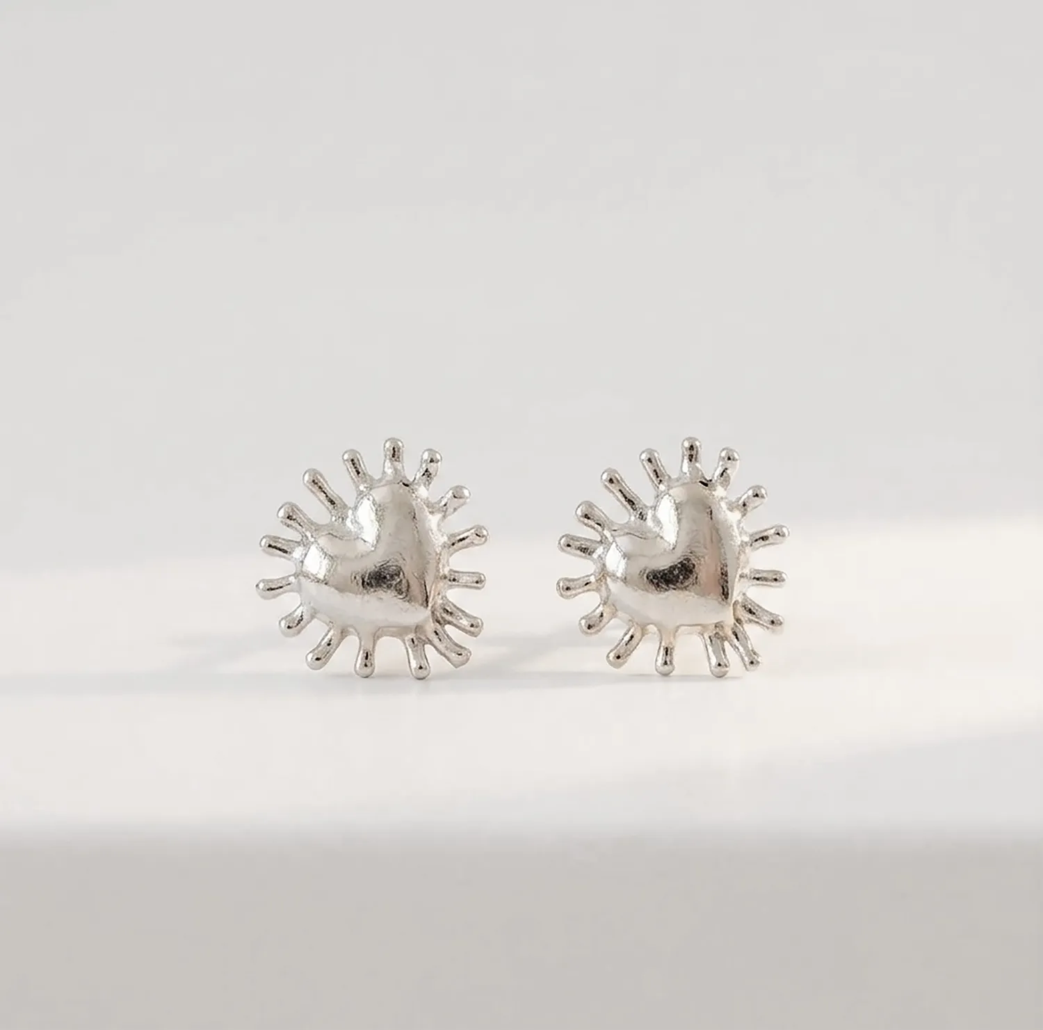 Elise Tsikis Yucatan Xelha boucles d'oreilles or jaune cœur doré