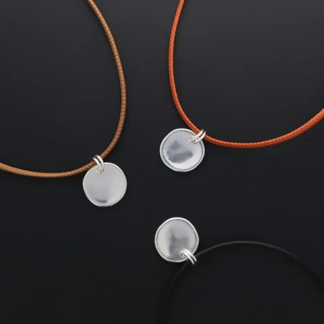 Secret de Cuir N°258 ras de cou cuir pastille argenté