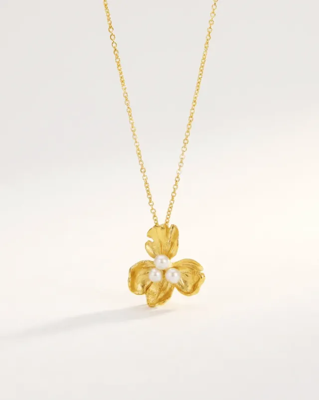 Elise Tsikis Némésis Sili Pearl collier fleur perles culture
