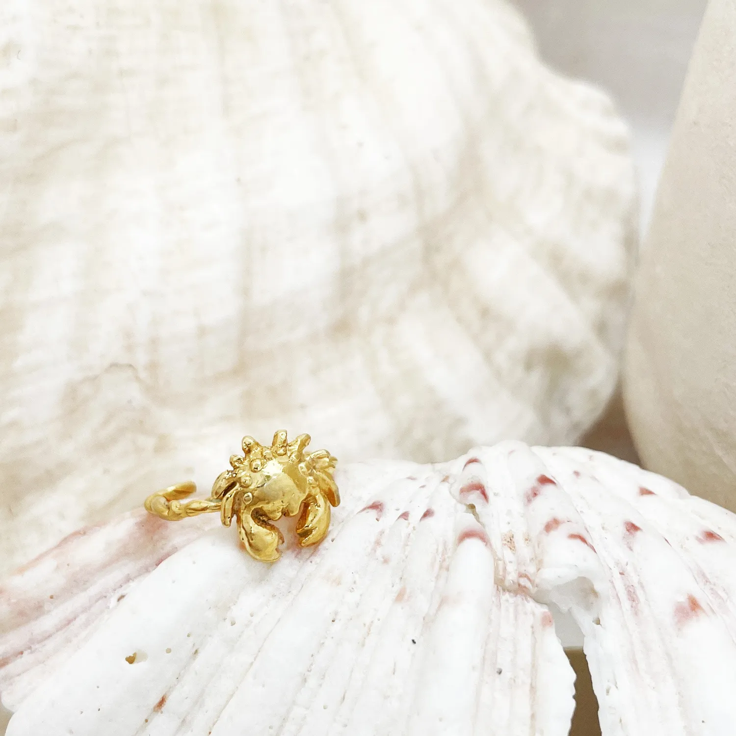 Elise Tsikis Clapotis Crusoe bague enfant crabe doré
