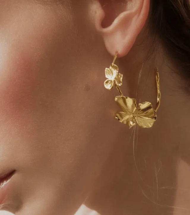 Elise Tsikis Ditsa boucles d'oreilles créoles dorées