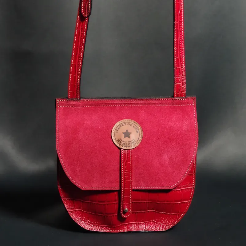 Secret de Cuir besace rouge rabat daim cuir