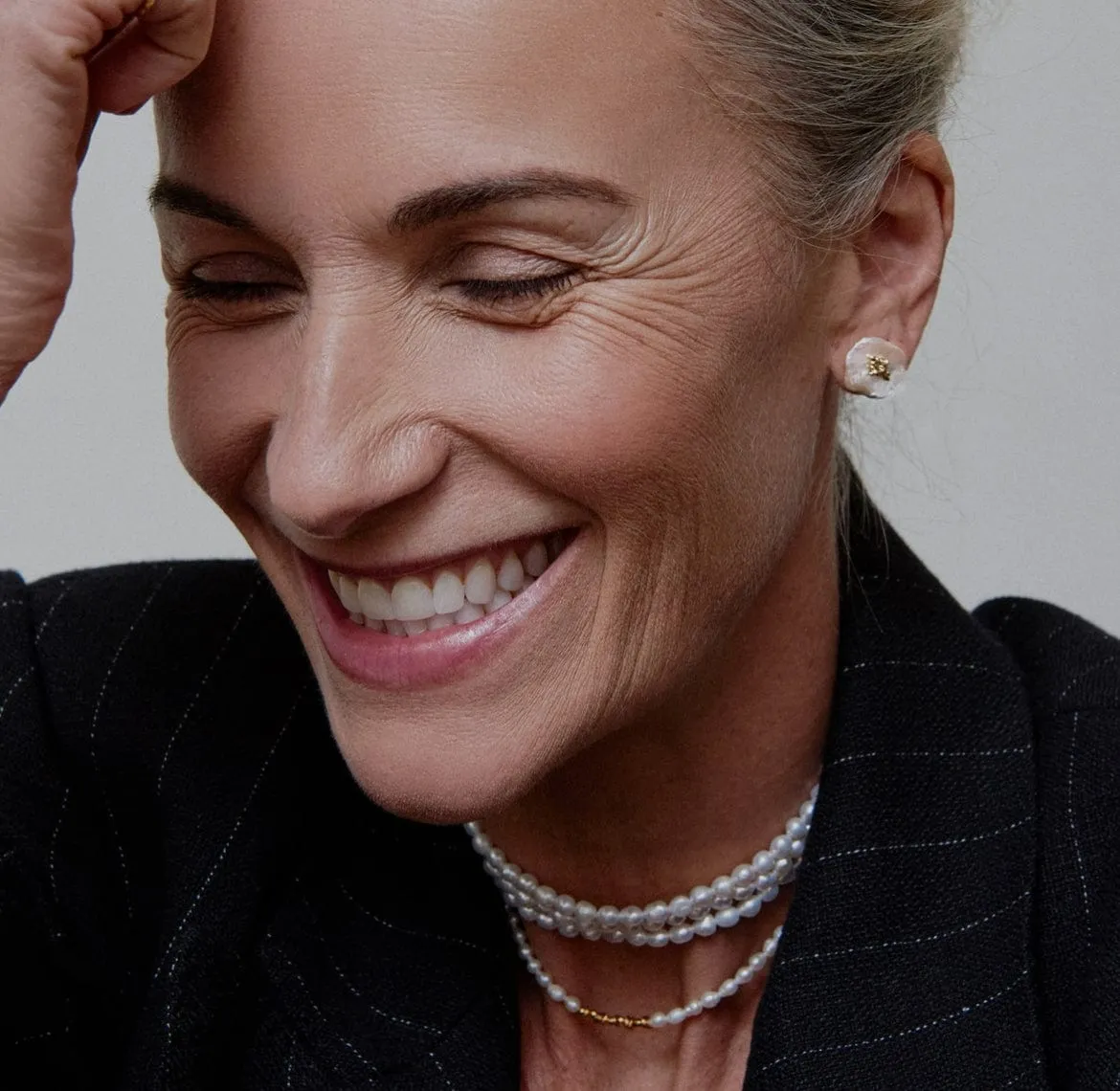 Elise Tsikis Elara collier perles ras du cou doré