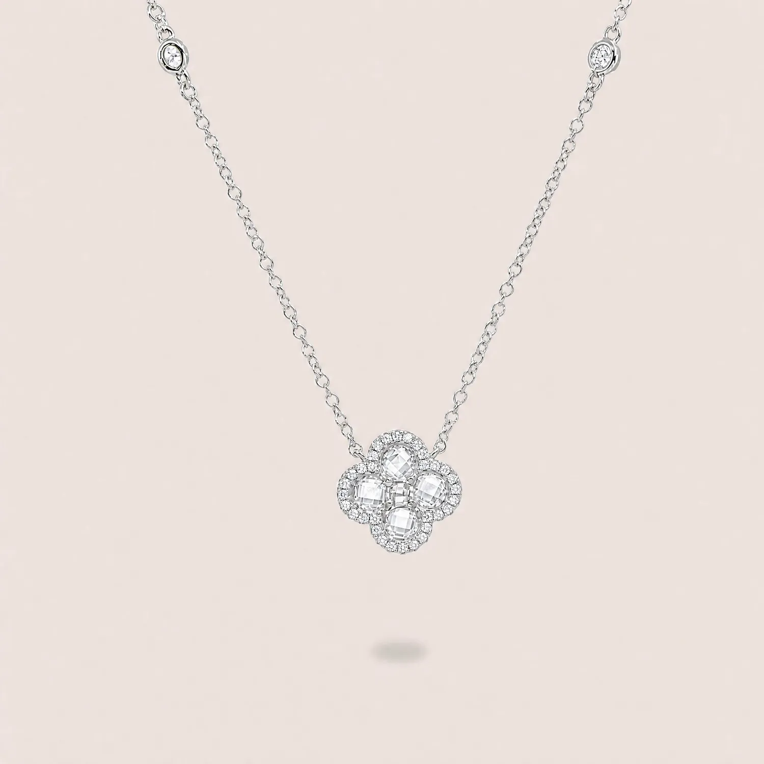 Ultima Edizione fiore collier fleur blanche