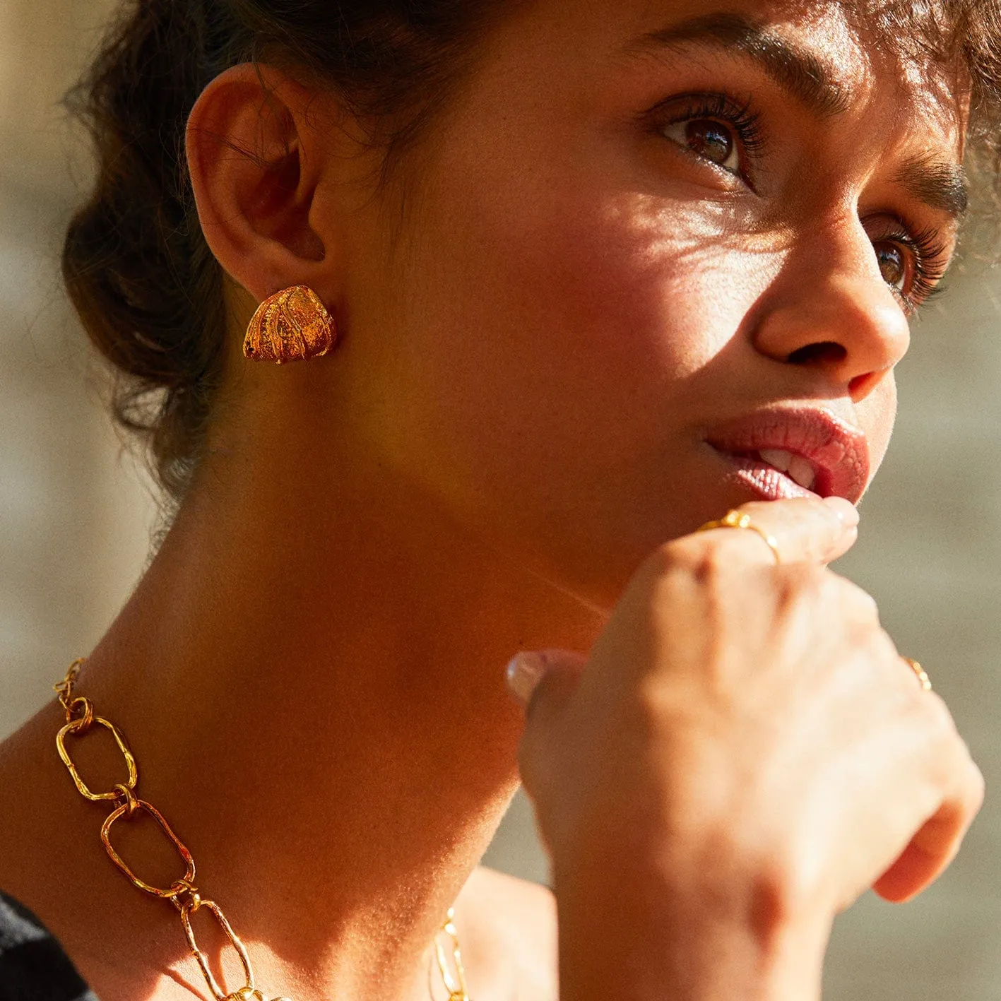 Elise Tsikis Vasto boucles d'oreilles puces or jaune