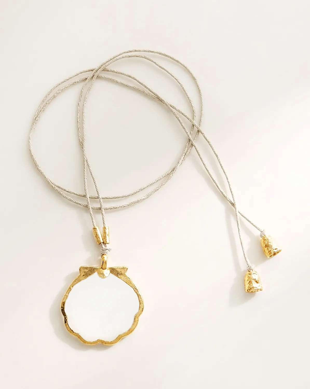 Elise Tsikis Paxi collier coquillage cordon 50 cm