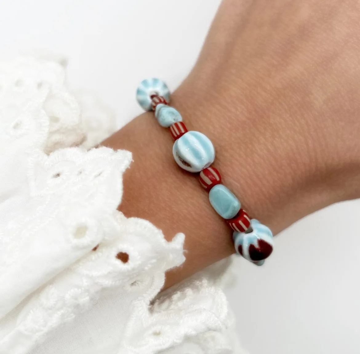 Elise Tsikis Coba bracelet perles céramique