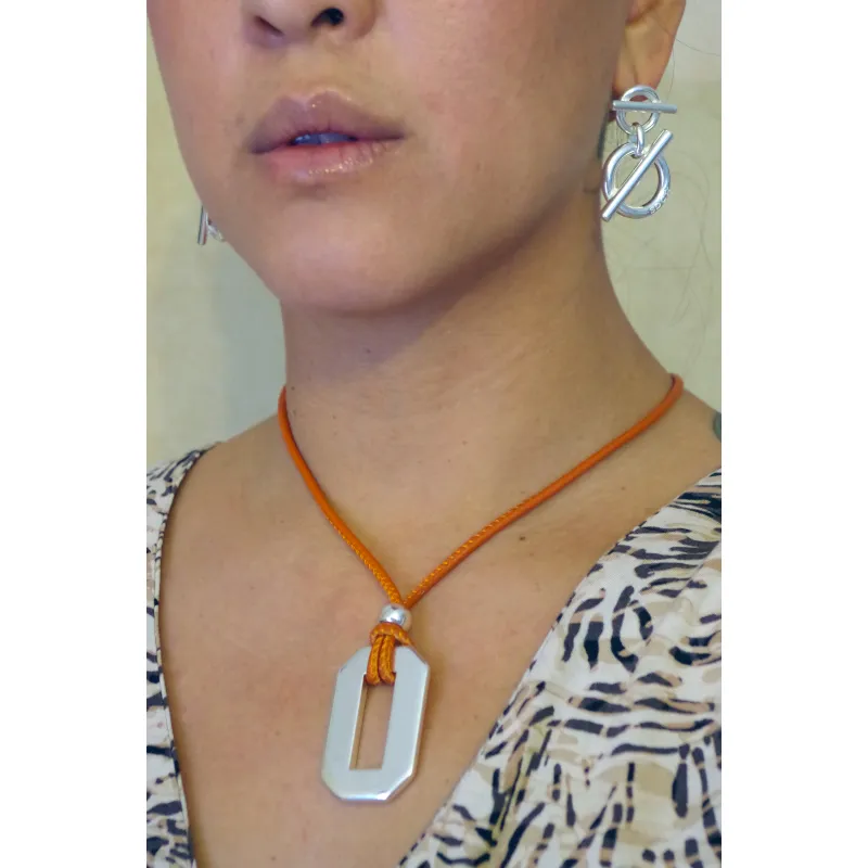 Secret de Cuir N°1432 ras de cou cuir rectangle argenté