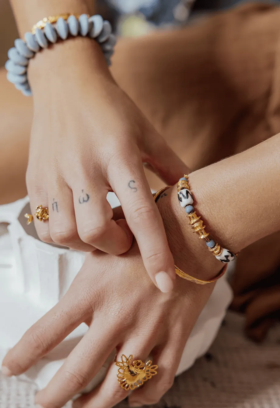 Elise Tsikis Eleftheria Zarakes bracelet doré perles noires