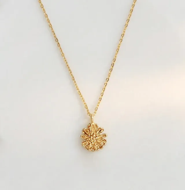 Elise Tsikis Marguerite collier fleur or jaune 40 cm
