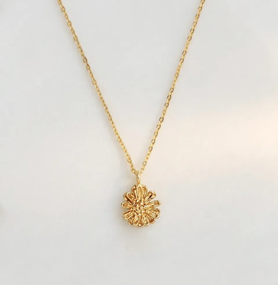 Elise Tsikis Marguerite collier fleur or jaune 40 cm