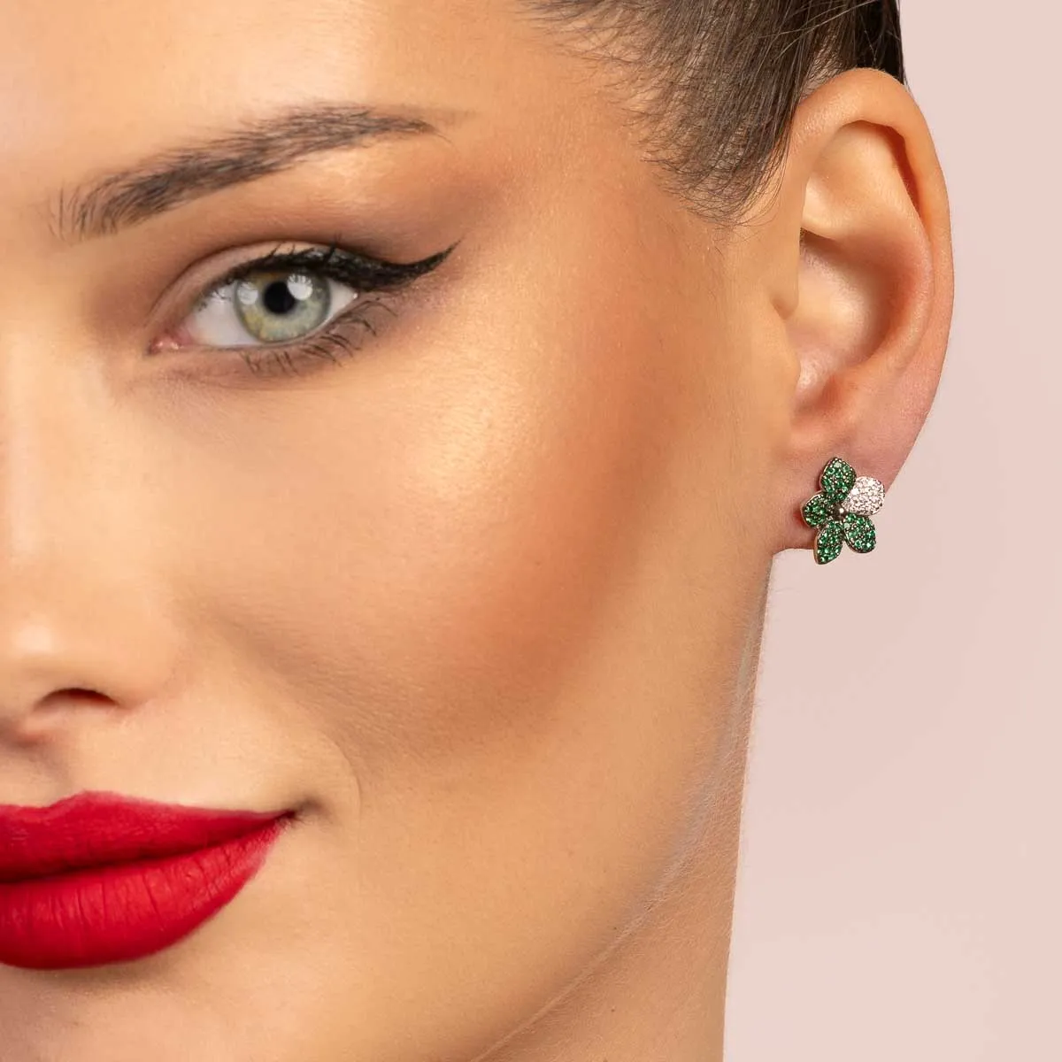 ULTIMA EDIZIONE fiore singolo pavé mini boucles d'oreilles fleur