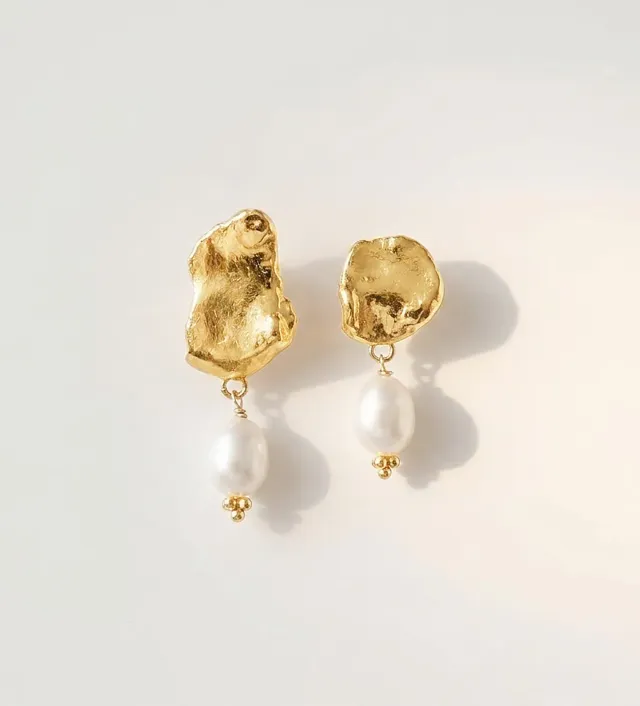 Elise Tsikis Metochi boucles d'oreilles perle or jaune