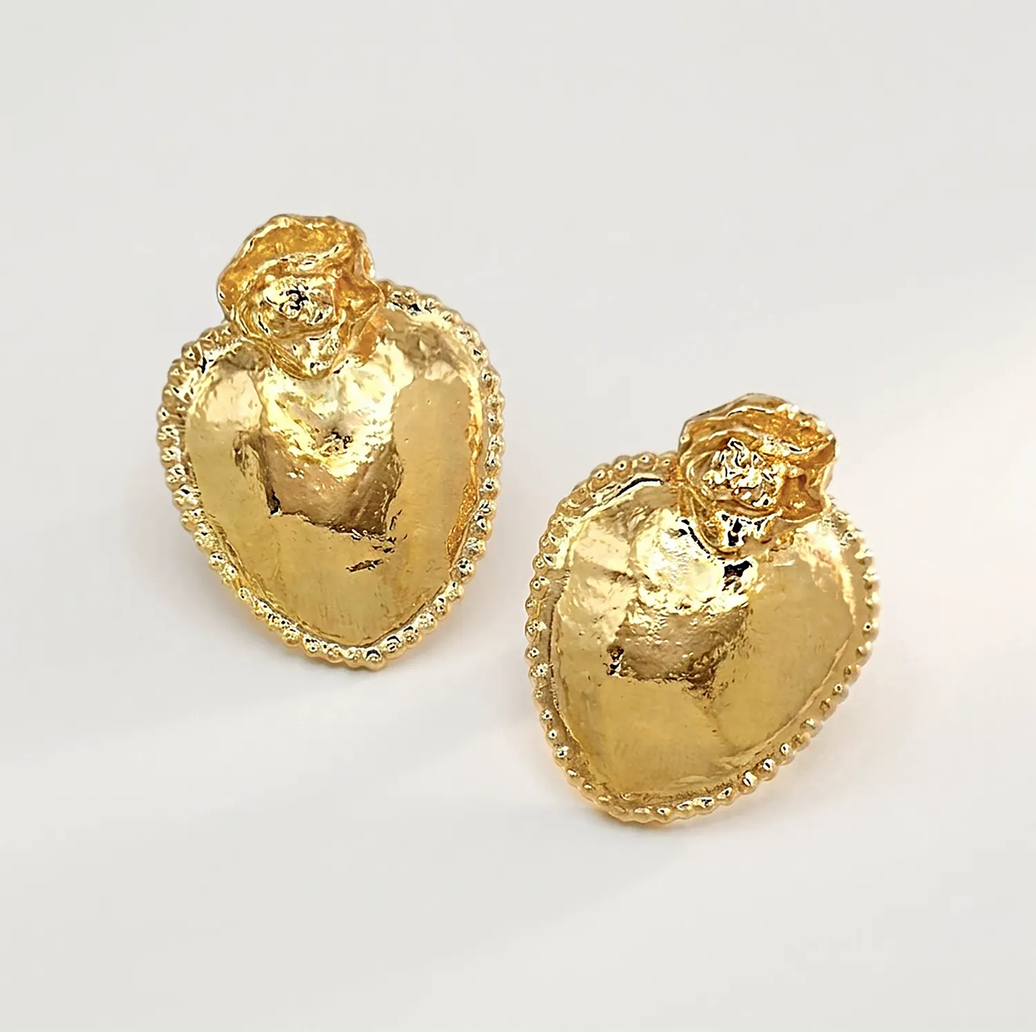 Elise Tsikis Manoush Sieci boucles d’oreilles dorées cœur