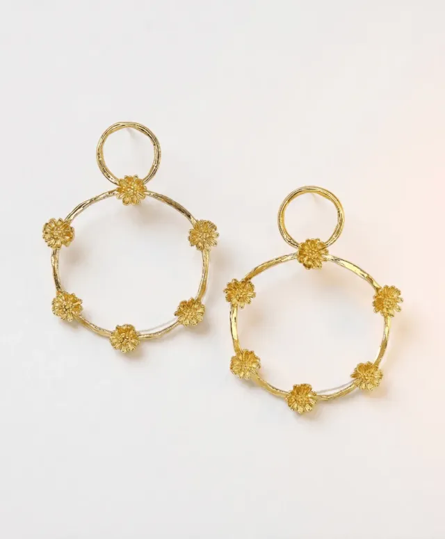 Elise Tsikis Marguerite Large boucles d'oreilles dorées