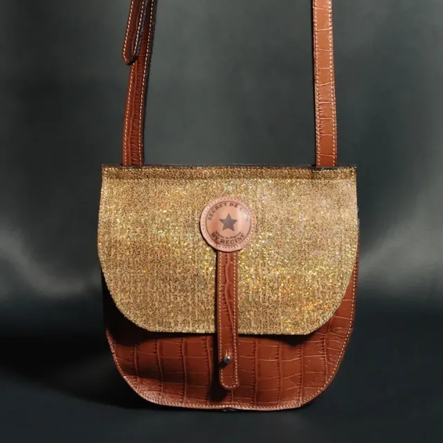 Secret de Cuir besace camel cuir rabat pailleté 18x18cm