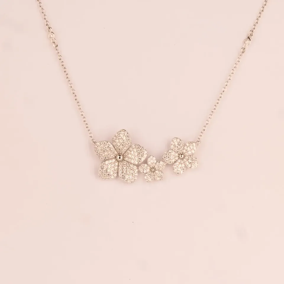 Ultima Edizione 3 fiori collier pavé blanc