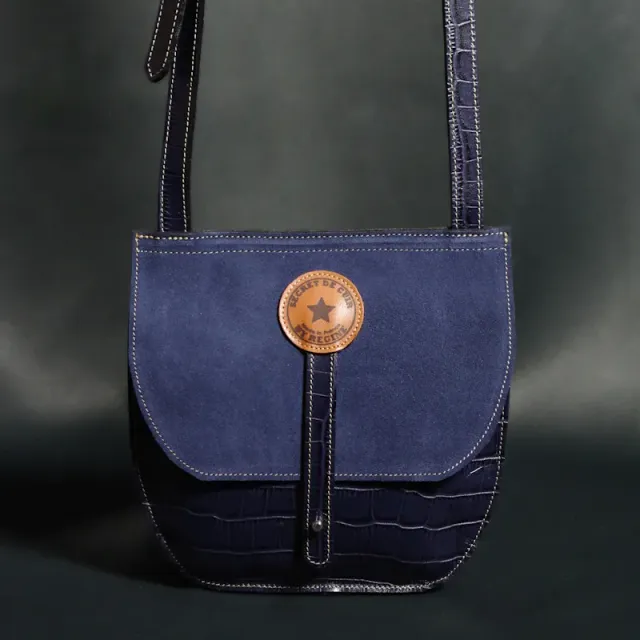 Secret de Cuir Besace marine rabat daim sac bandoulière cuir