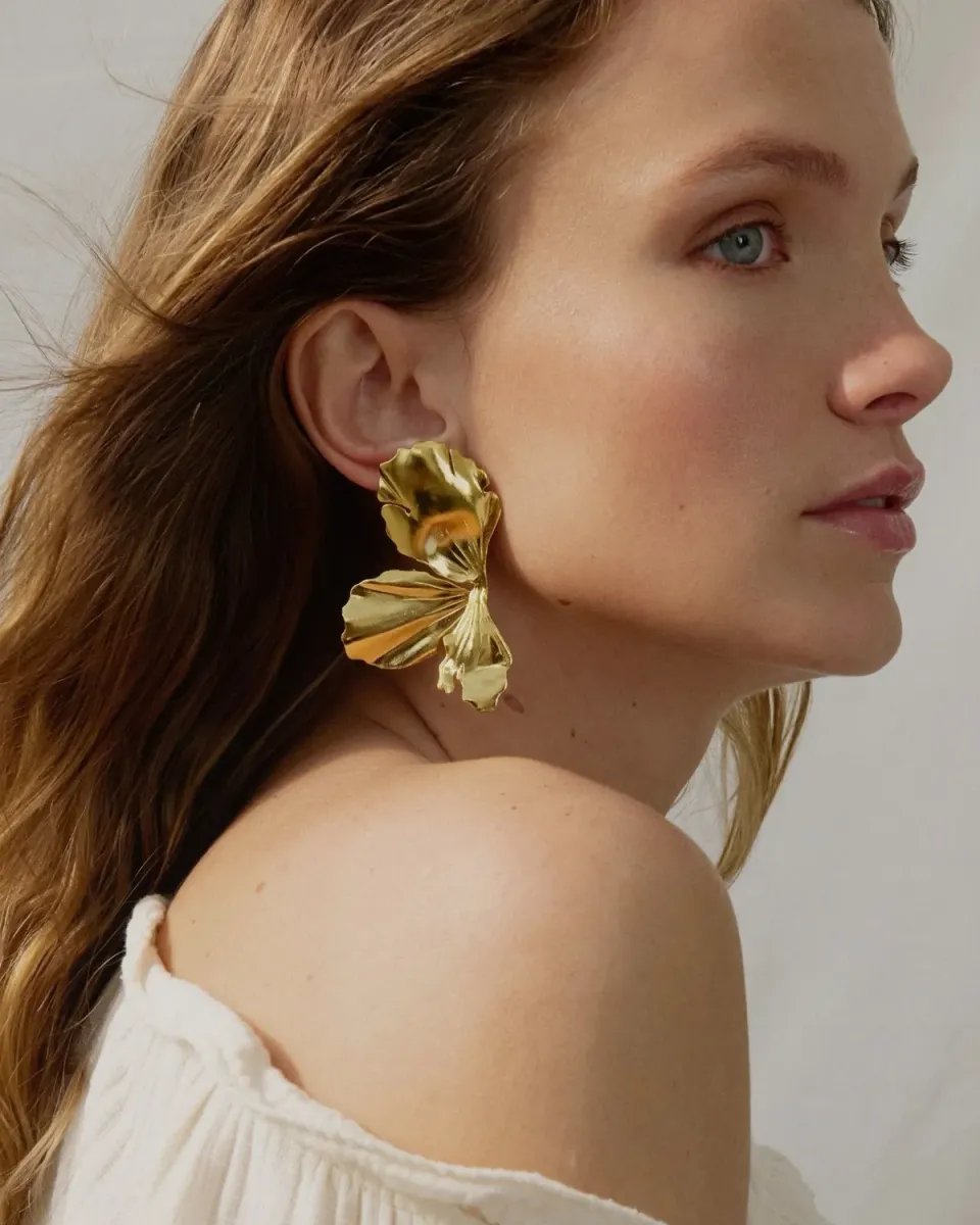 Elise Tsikis Euménide Large boucles d'oreilles fleur