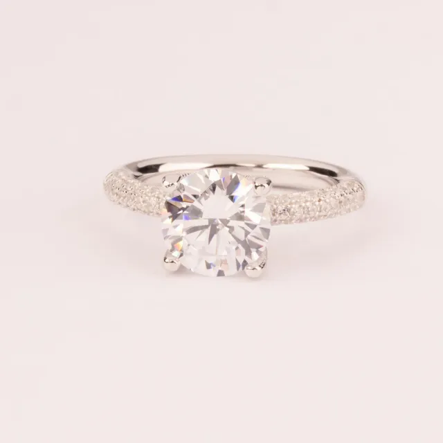 Ultima Edizione bague solitaire 9 mm tige zircons blanc
