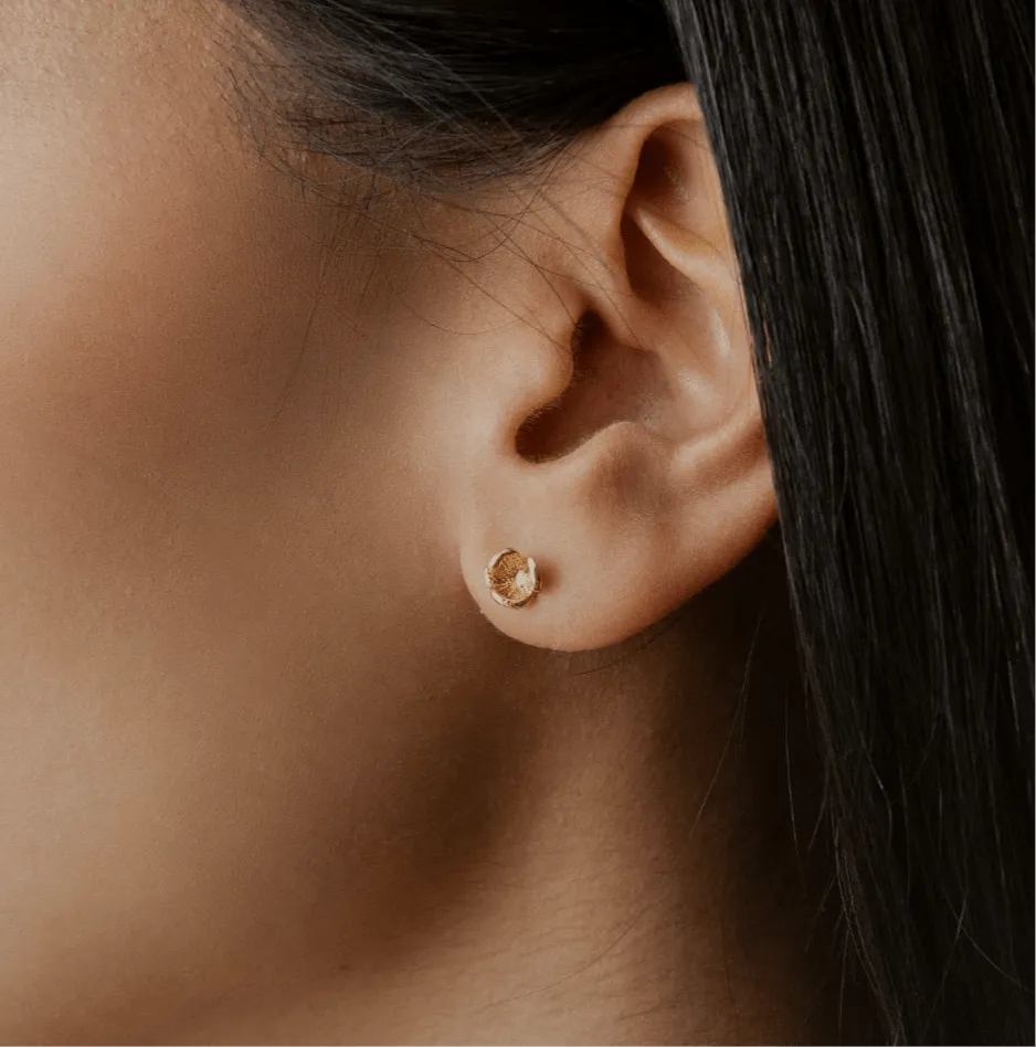Elise Tsikis Fantaisie Tis puces d’oreilles or jaune fleur