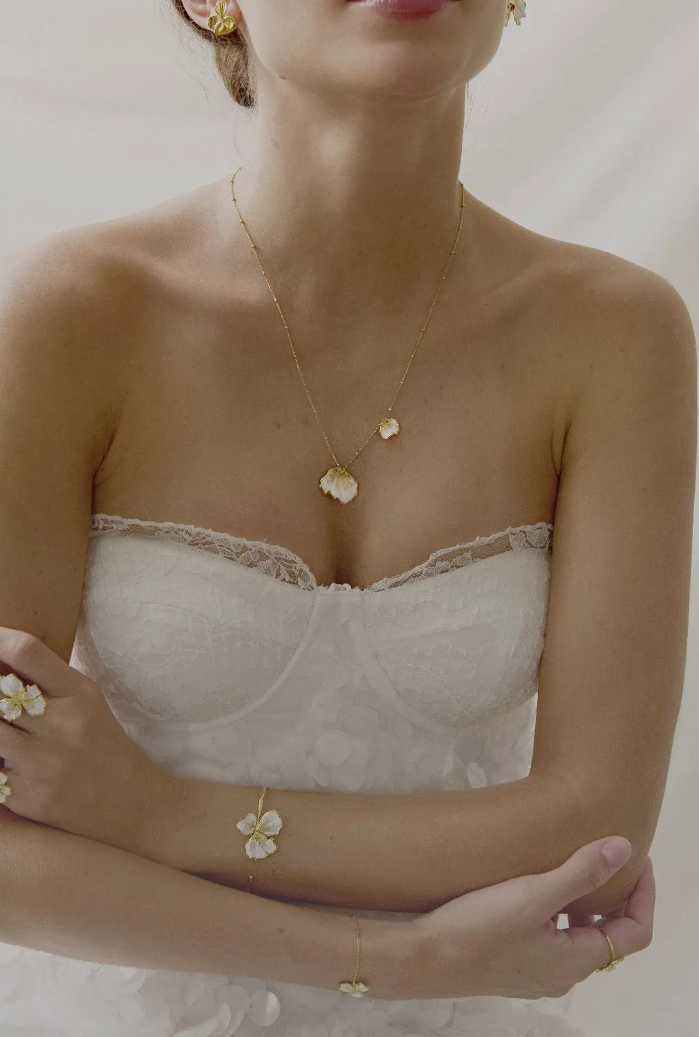 Elise Tsikis Eunoia bracelet doré fleur émaillée