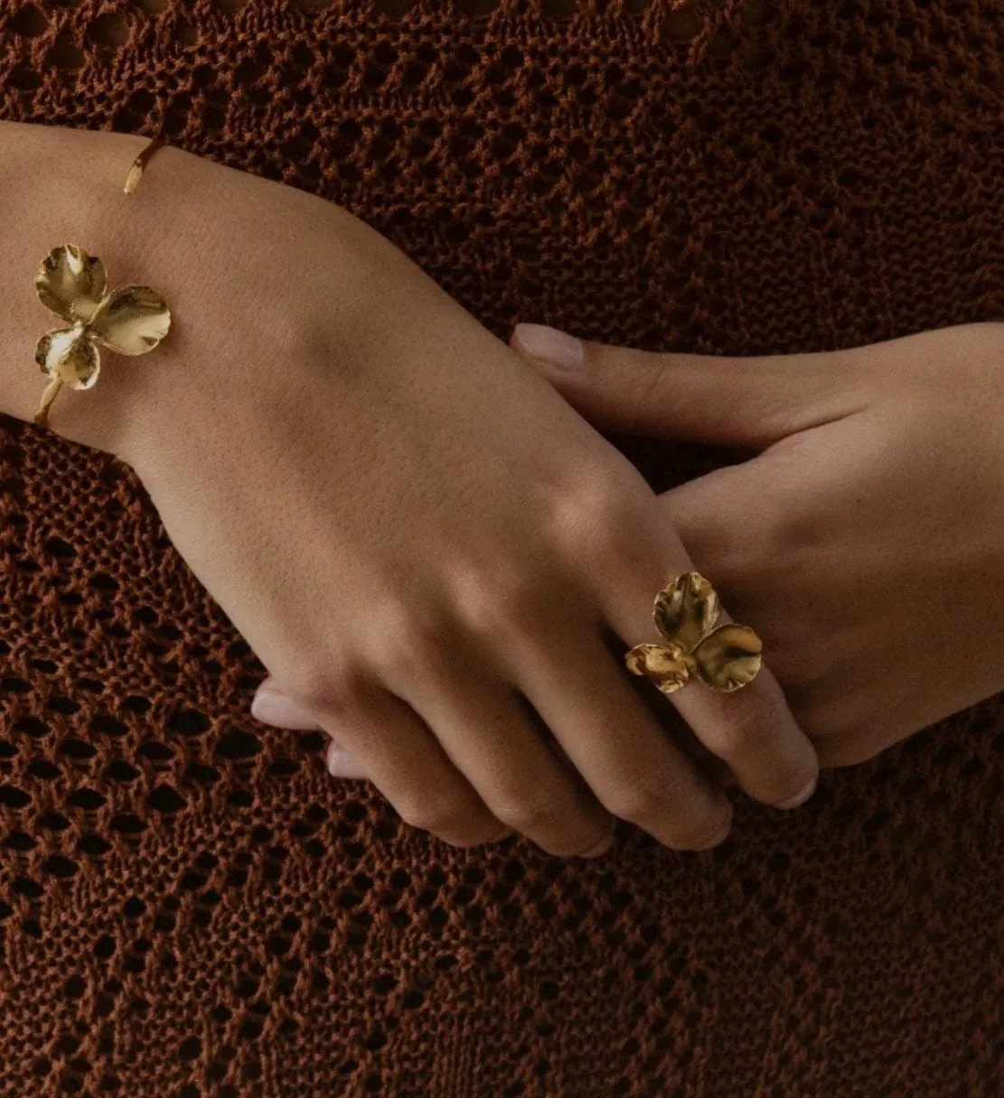 Elise Tsikis Pensée Medium bague fleur or jaune
