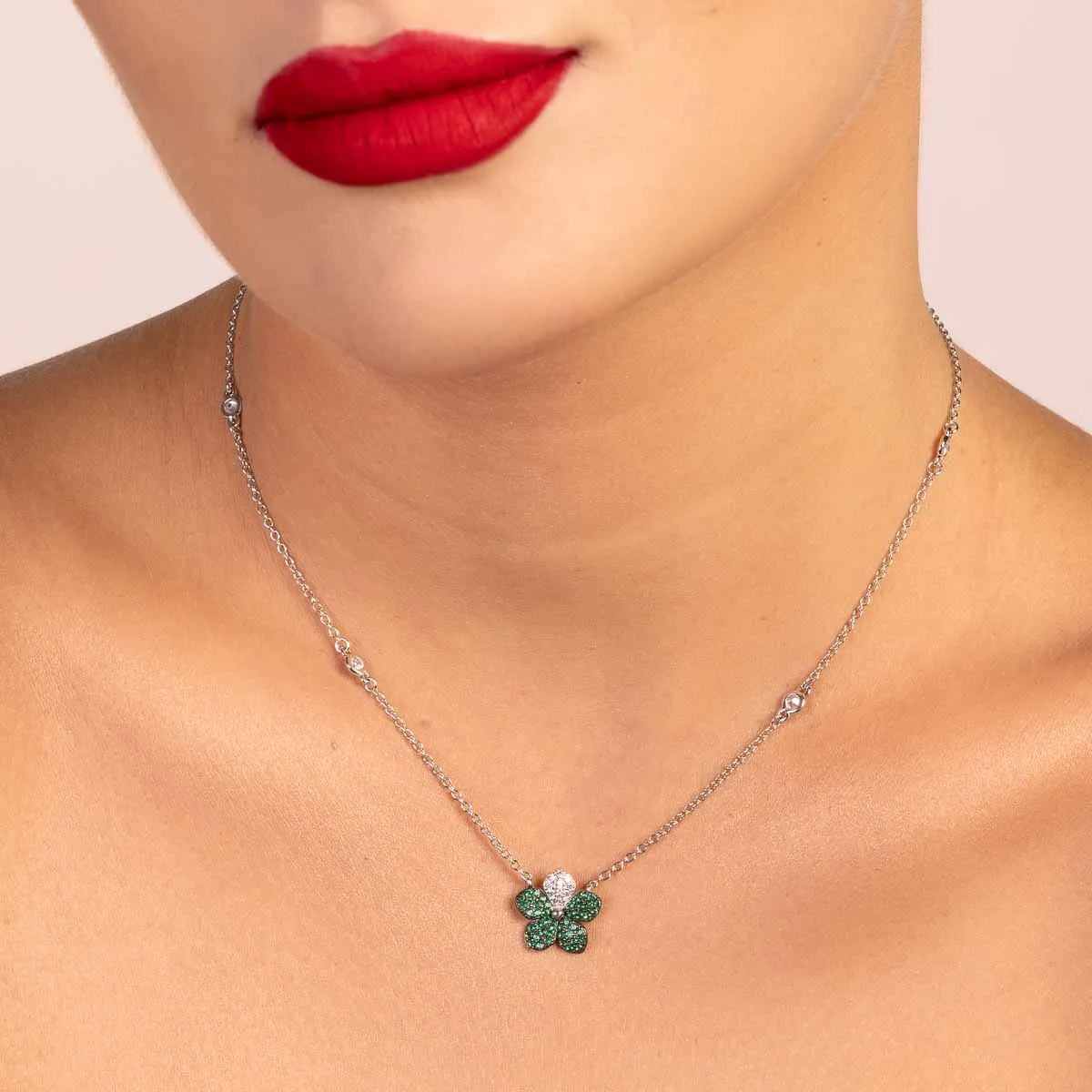 ULTIMA EDIZIONE fleur pavé collier singulier