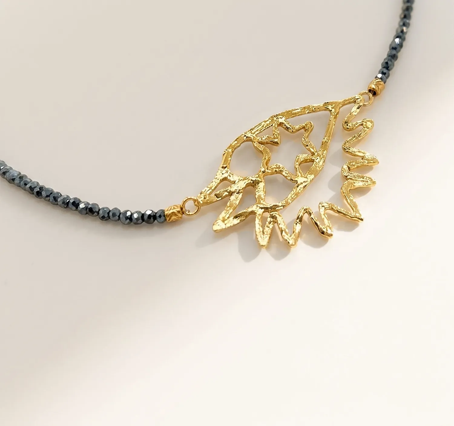 Elise Tsikis Itiba collier pierres noir 40 cm