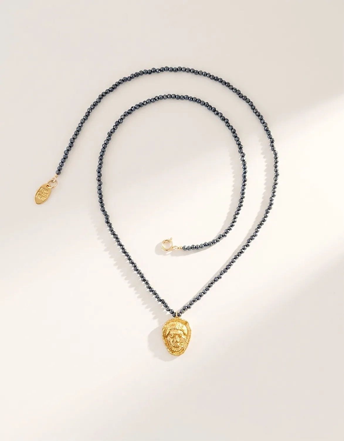 Elise Tsikis Fidoni collier hématite talisman 45 cm