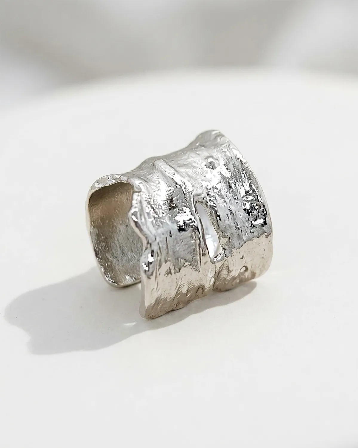 Elise Tsikis Chenea earcuff sans piercing or jaune