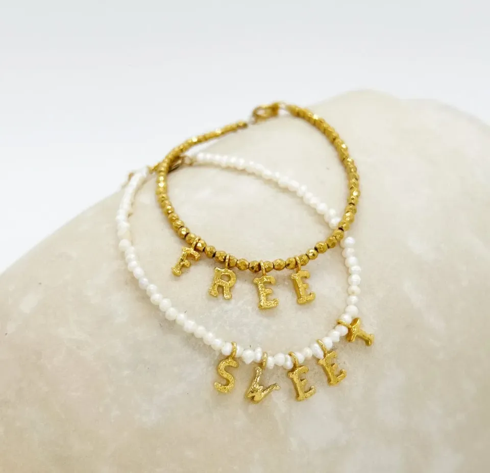 Elise Tsikis Alfani bracelet perles lettres 14,5 cm