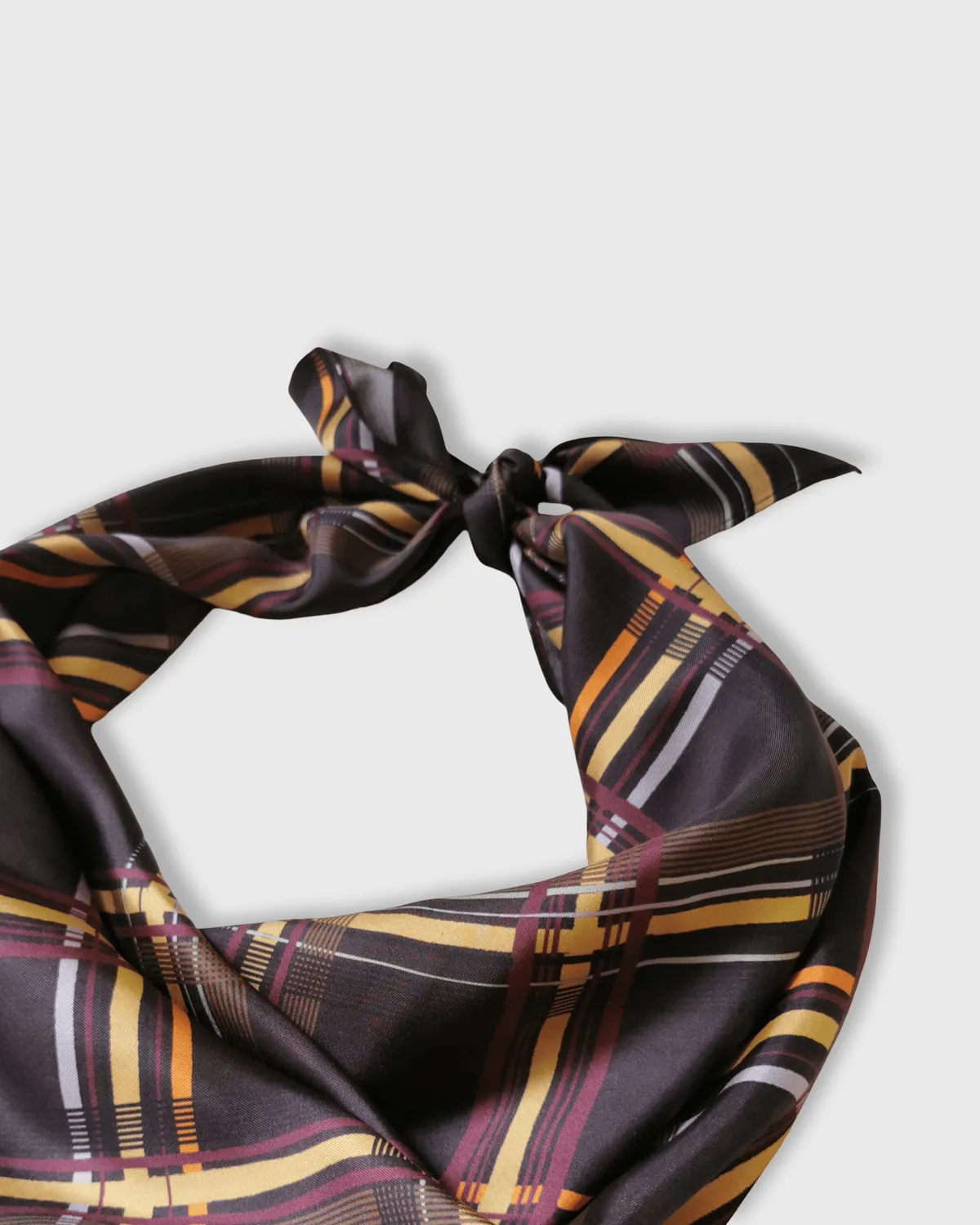 Elise Tsikis Terra foulard soie 50 x 50 cm