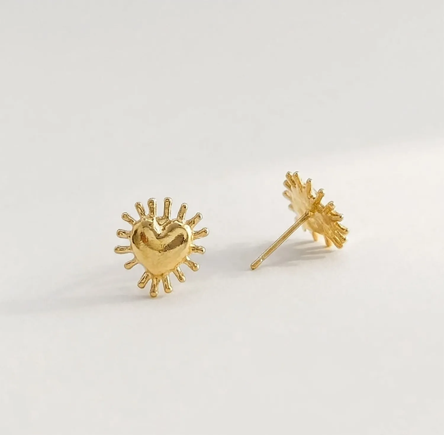 Elise Tsikis Yucatan Xelha boucles d'oreilles or jaune cœur doré