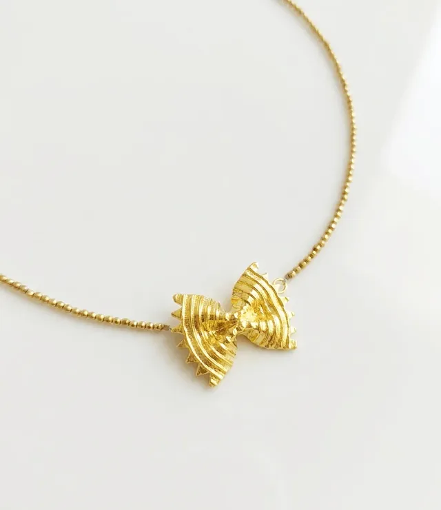Elise Tsikis Farfallali collier pendentif farfalle doré