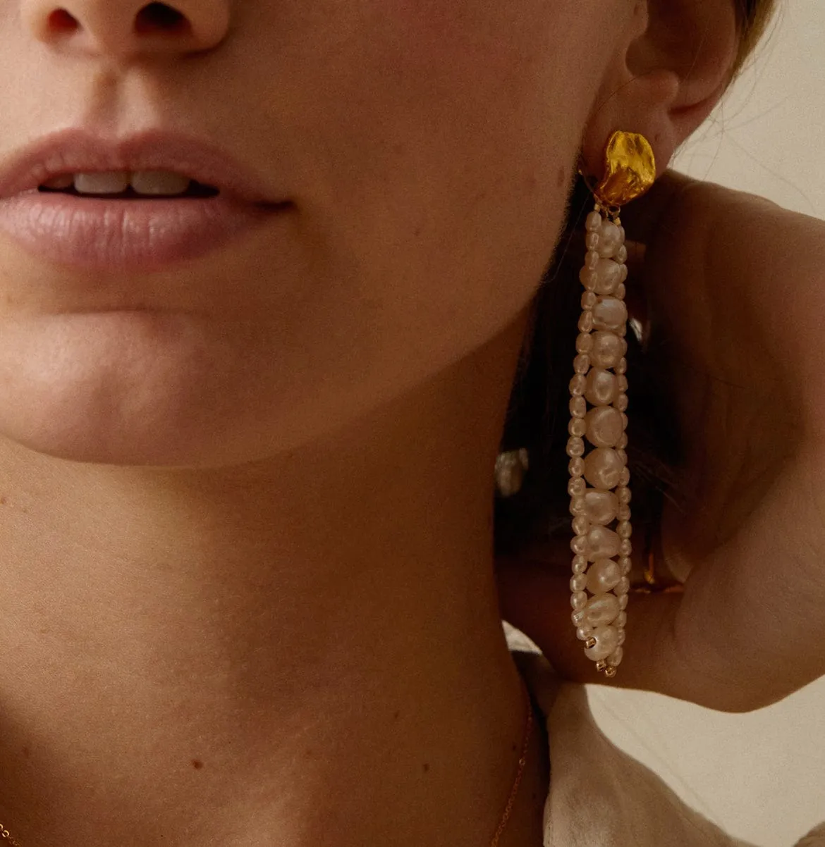 Elise Tsikis Zapti boucles d’oreilles pendantes perle eau douce